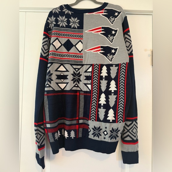 New England Patriots Ugly Christmas Crewneck Sweater with Chapstick Size Large - Picture 6 of 6